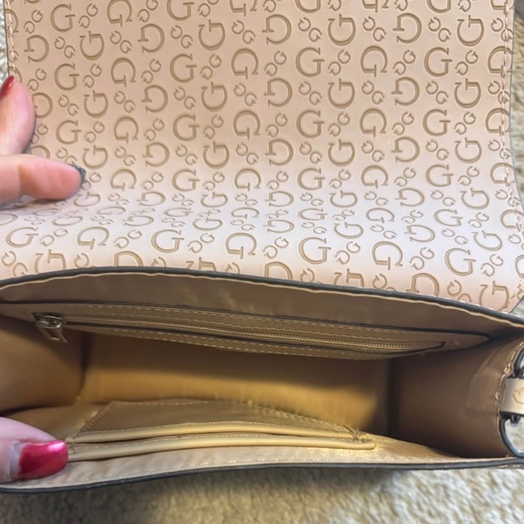 Pink guess purse - Picture 3 of 4